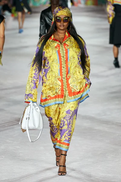 Look 12